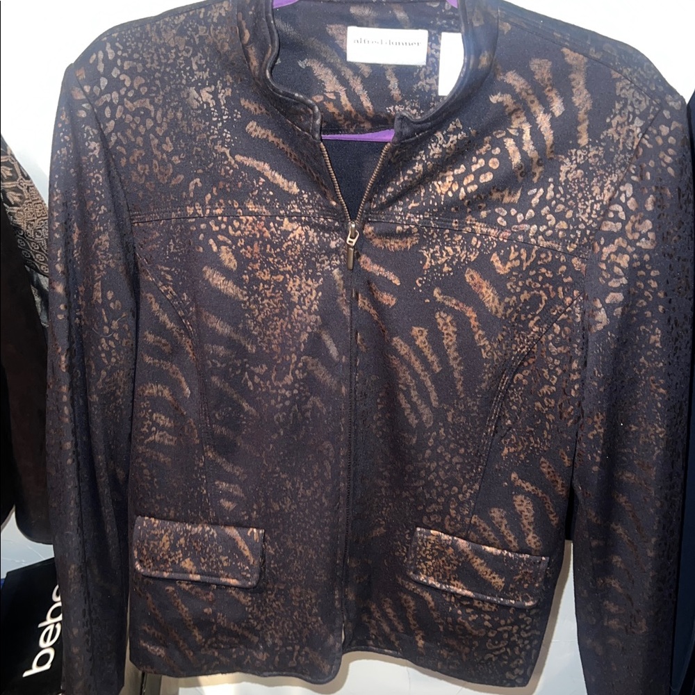 Alfred Dunner- Elegant Black and Bronze Patterned Jacket- 8P